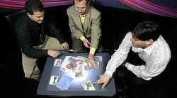 Pessoas usando o Microsoft Surface