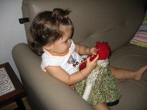 Clara e a boneca de pano
