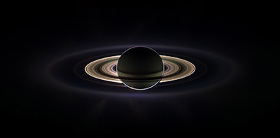 Saturno contra o Sol, pela sonda Cassini